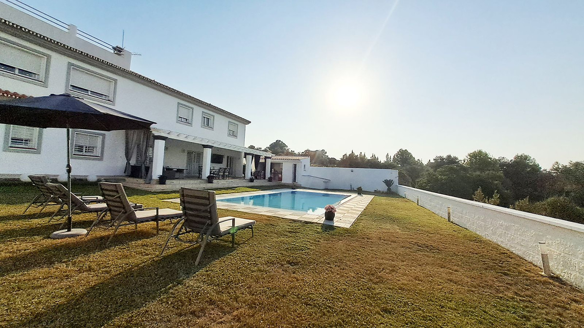 5 Bed Townhouse for sale in Alhaurín El Grande Costa Del Sol, Málaga, Spain