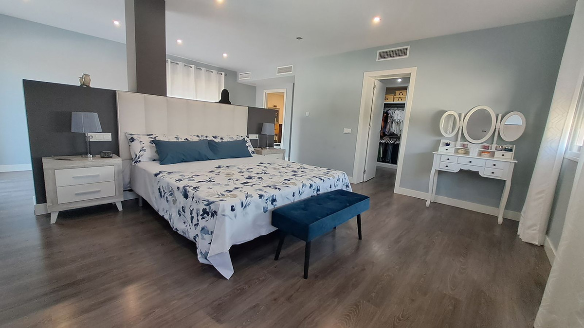 5 Bed Townhouse for sale in Alhaurín El Grande Costa Del Sol, Málaga, Spain