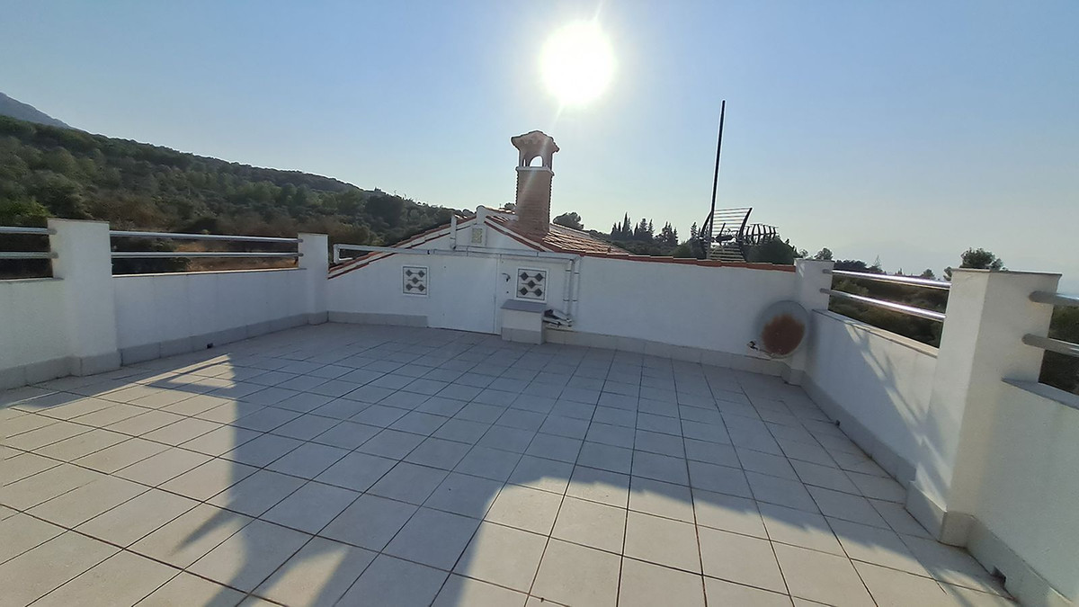 5 Bed Townhouse for sale in Alhaurín El Grande Costa Del Sol, Málaga, Spain