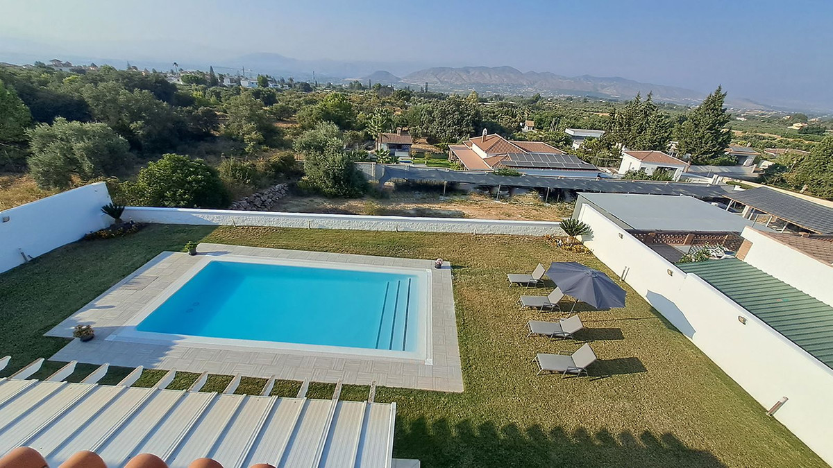 5 Bed Townhouse for sale in Alhaurín El Grande Costa Del Sol, Málaga, Spain