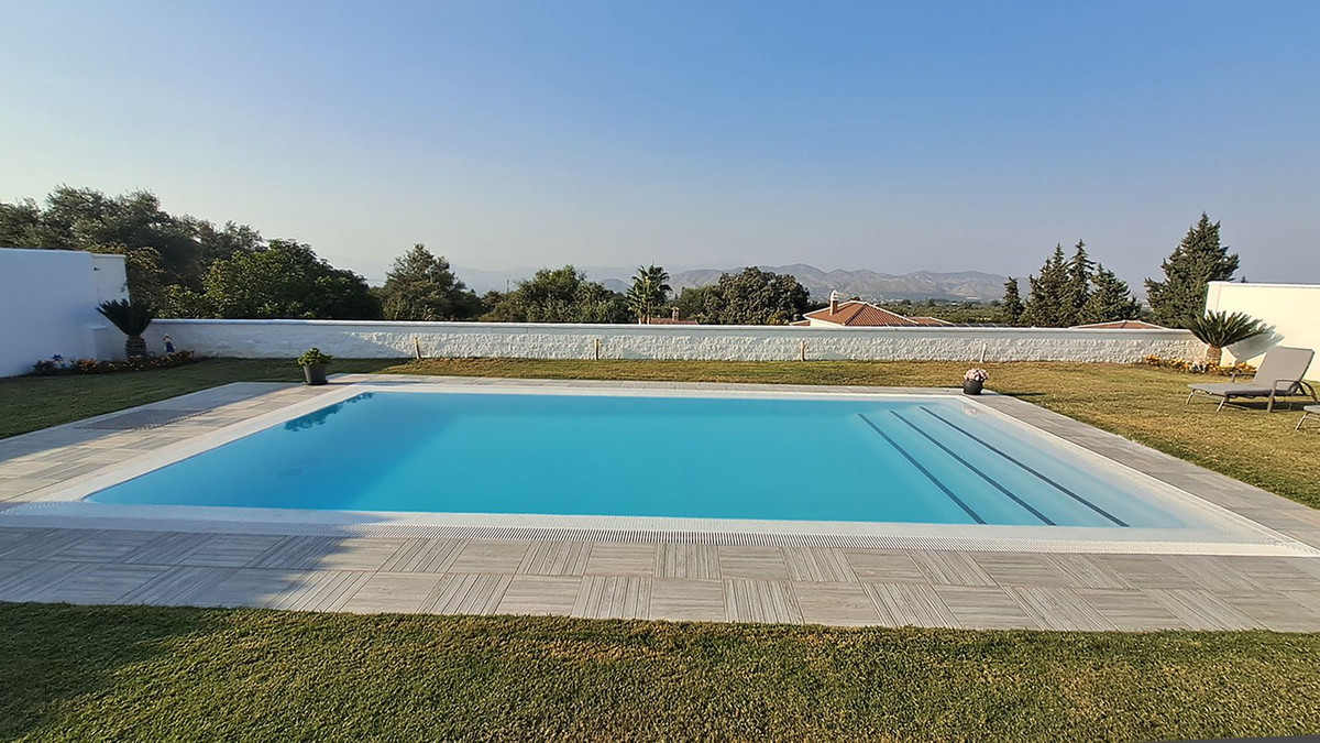 5 Bed Townhouse for sale in Alhaurín El Grande Costa Del Sol, Málaga, Spain