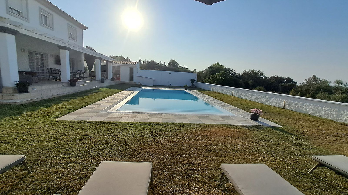 5 Bed Townhouse for sale in Alhaurín El Grande Costa Del Sol, Málaga, Spain