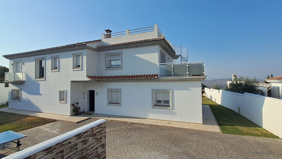 5 Bed Townhouse for sale in Alhaurín El Grande Costa Del Sol, Málaga, Spain