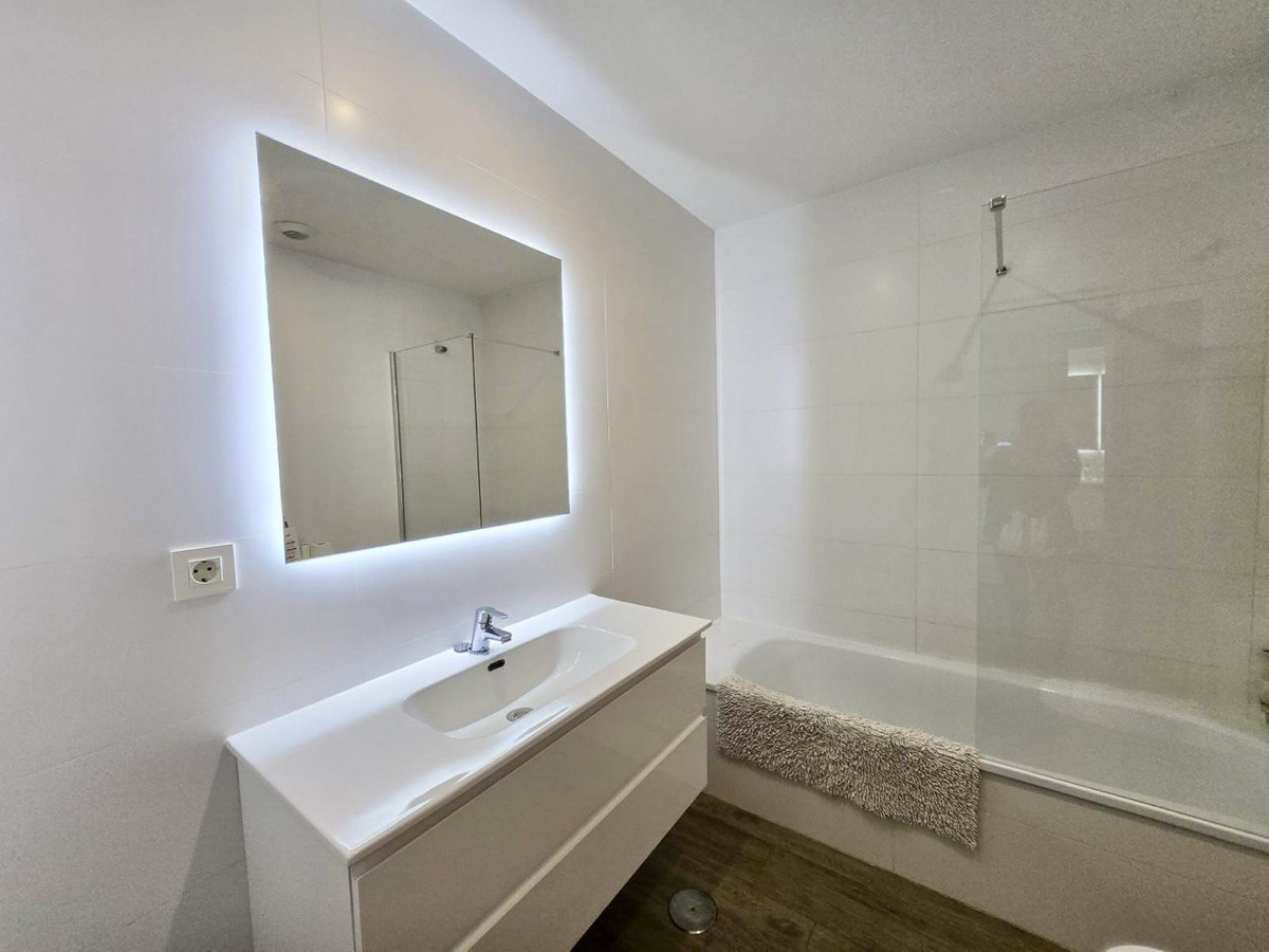 3 Bed Apartment for sale in La Campana Costa Del Sol, Málaga, Spain