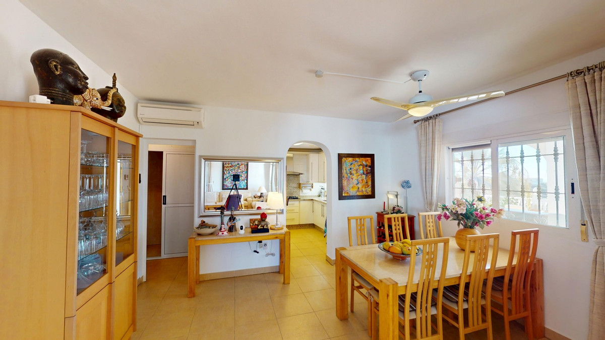 Se vende Villa - Chalet de 4 dormitorios en Costa Del Sol East, Málaga, España