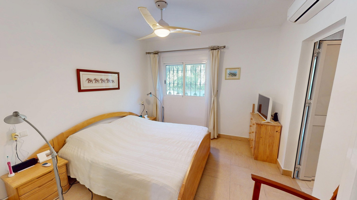Se vende Villa - Chalet de 4 dormitorios en Costa Del Sol East, Málaga, España