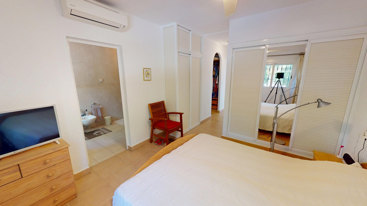 Se vende Villa - Chalet de 4 dormitorios en Costa Del Sol East, Málaga, España