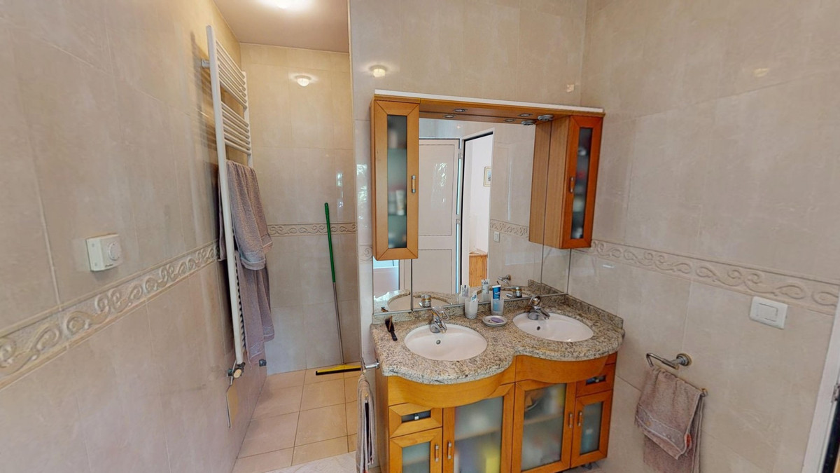 Se vende Villa - Chalet de 4 dormitorios en Costa Del Sol East, Málaga, España