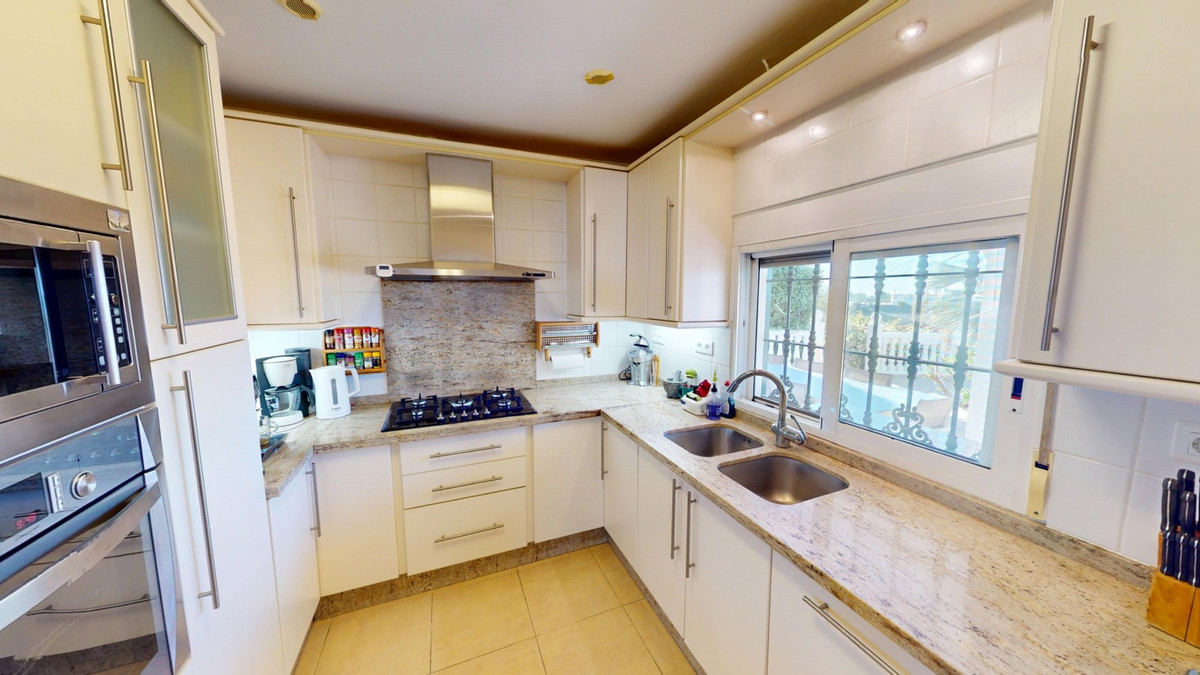 Se vende Villa - Chalet de 4 dormitorios en Costa Del Sol East, Málaga, España