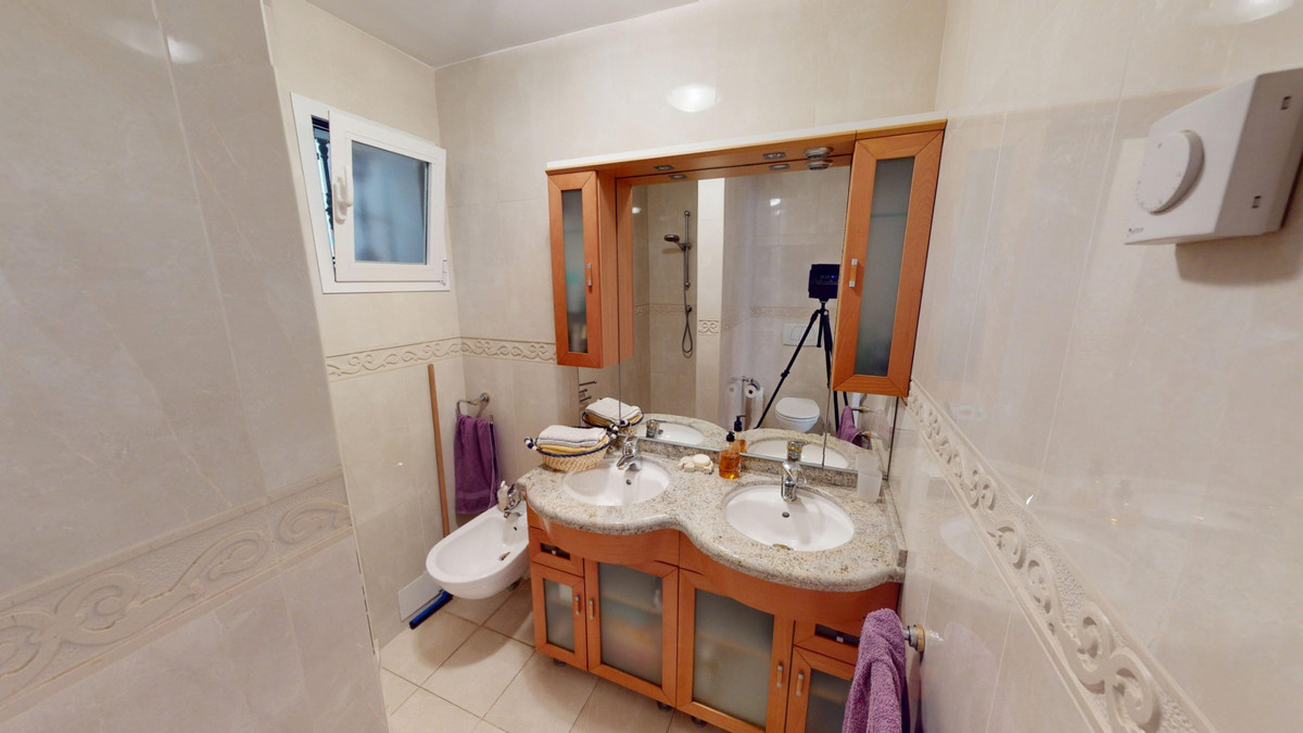Se vende Villa - Chalet de 4 dormitorios en Costa Del Sol East, Málaga, España