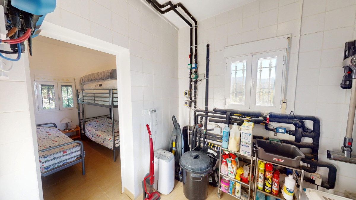 Se vende Villa - Chalet de 4 dormitorios en Costa Del Sol East, Málaga, España