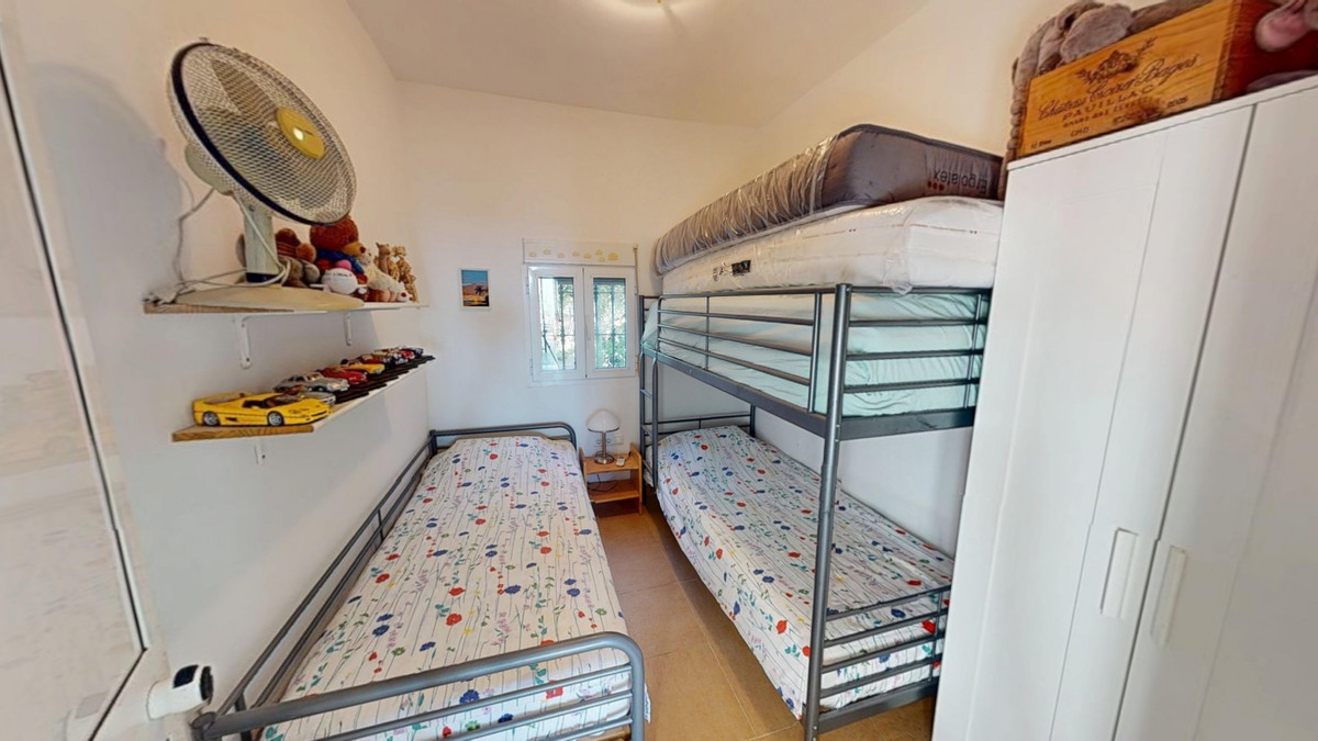Se vende Villa - Chalet de 4 dormitorios en Costa Del Sol East, Málaga, España