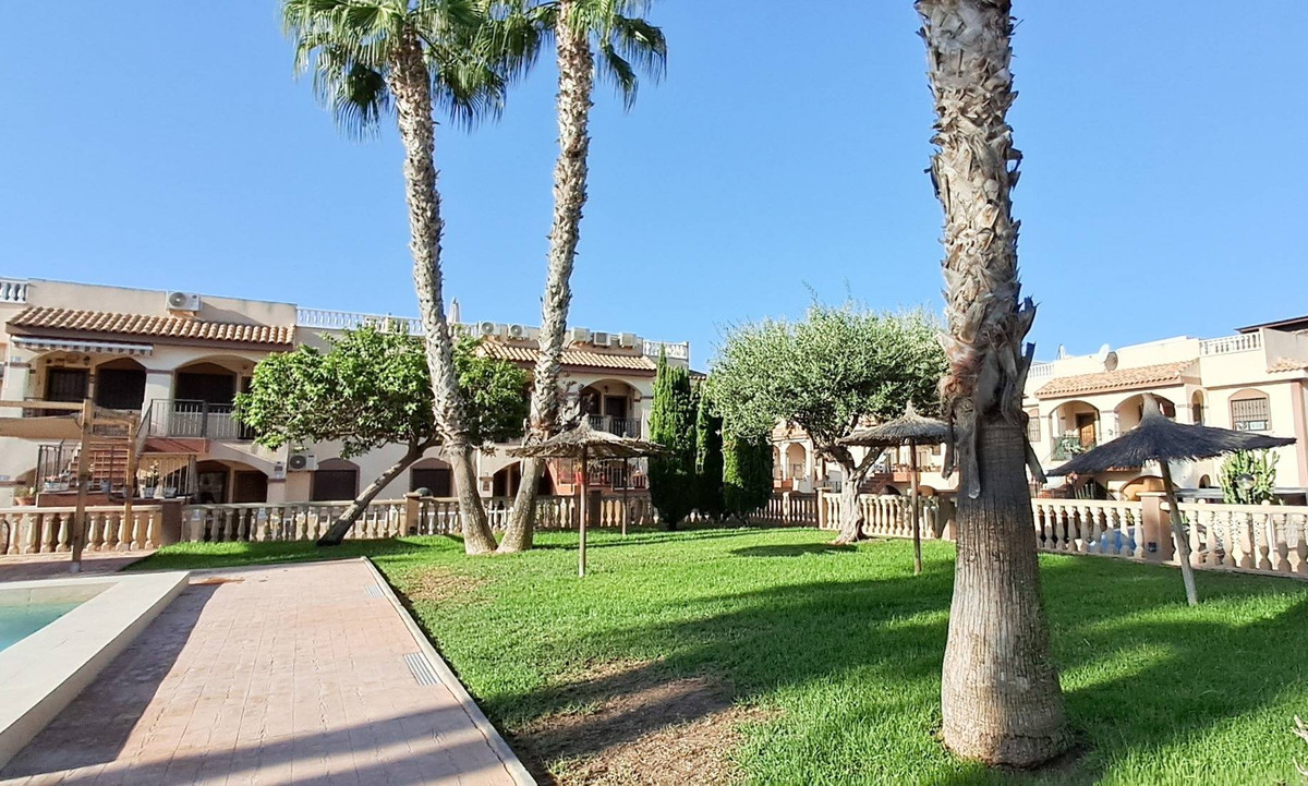 Se vende Apartamento Planta Baja de 2 dormitorios en Costa Blanca, Alicante, España