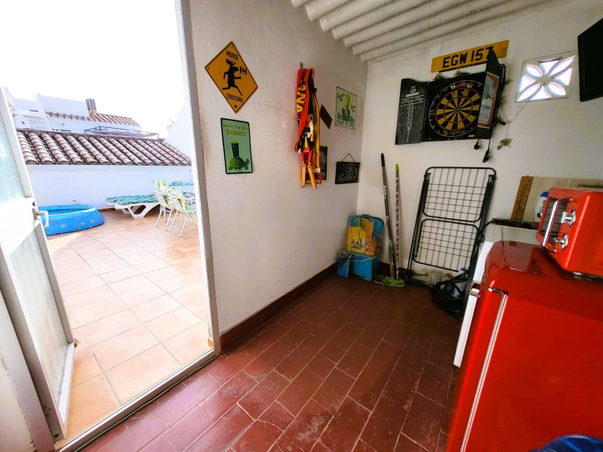 2 Bed Apartment for sale in Estepona Costa Del Sol, Málaga, Spain