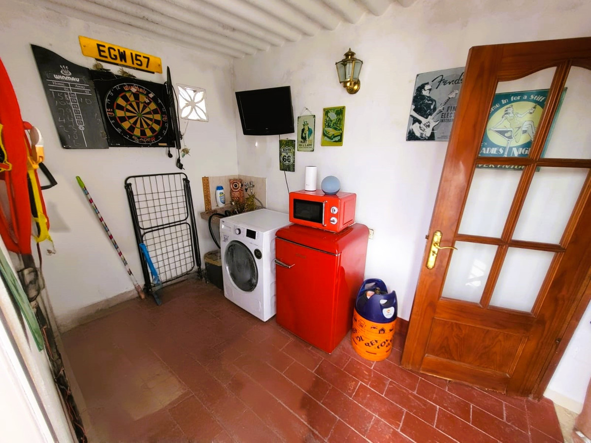 2 Bed Apartment for sale in Estepona Costa Del Sol, Málaga, Spain