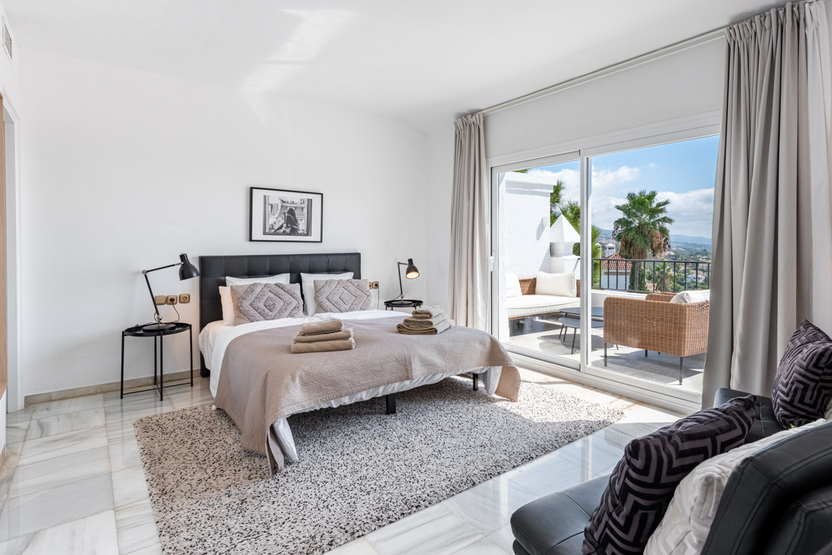 3 Bed Apartment for sale in Benahavís Costa Del Sol, Málaga, Spain