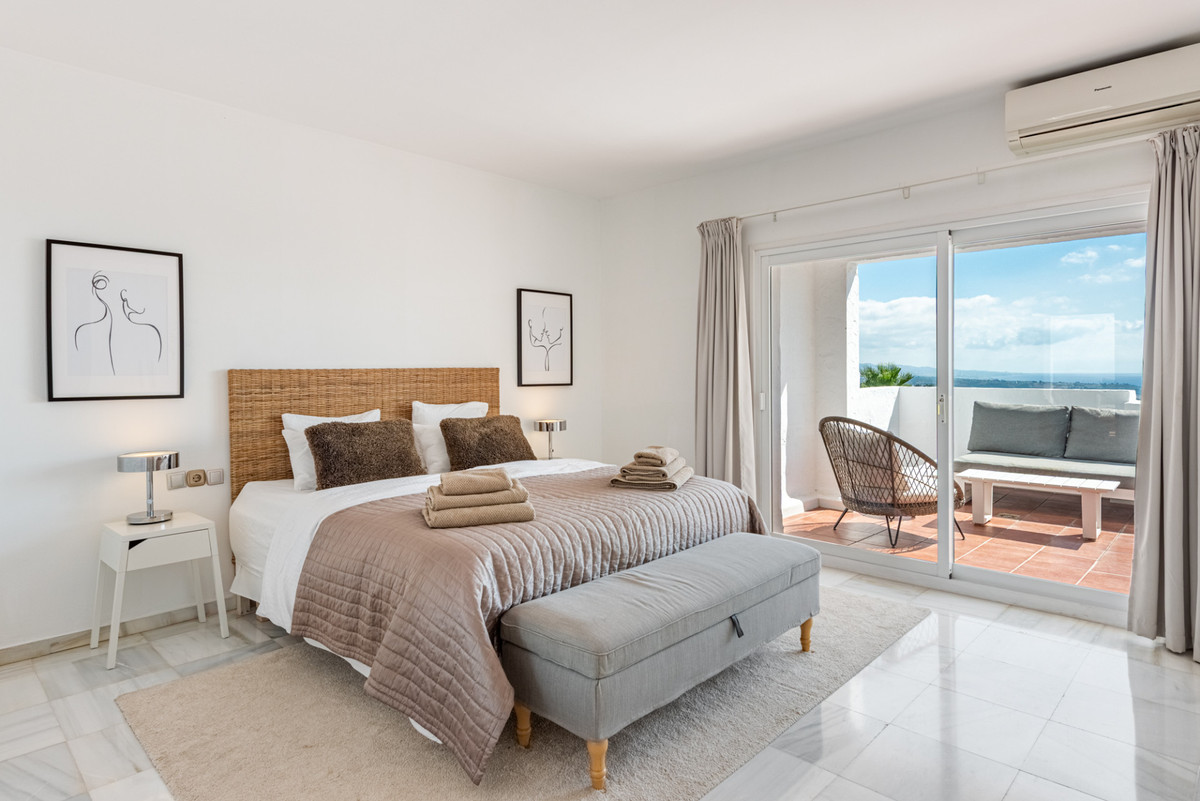3 Bed Apartment for sale in Benahavís Costa Del Sol, Málaga, Spain