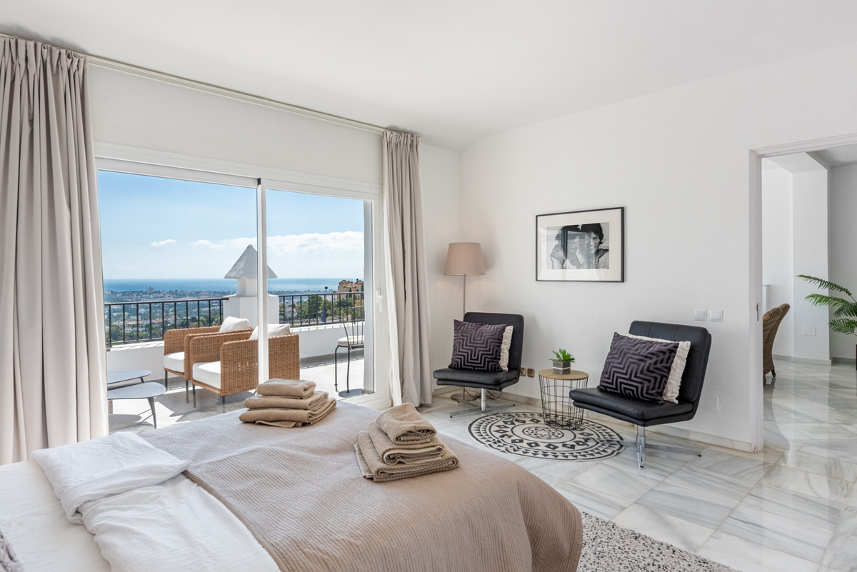 3 Bed Apartment for sale in Benahavís Costa Del Sol, Málaga, Spain