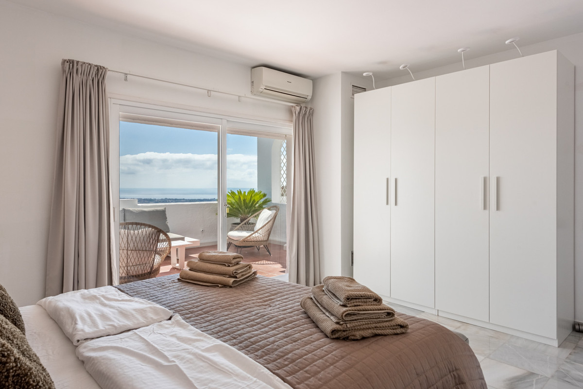 3 Bed Apartment for sale in Benahavís Costa Del Sol, Málaga, Spain