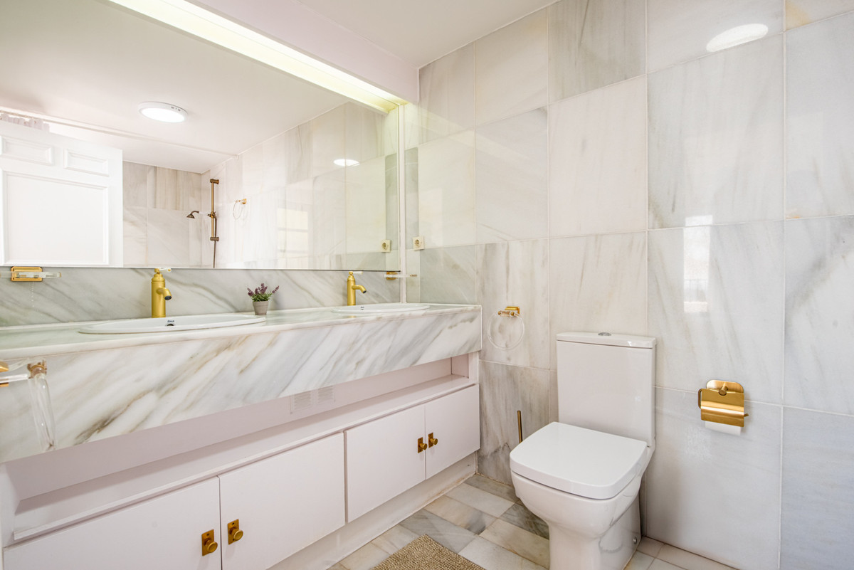 3 Bed Apartment for sale in Benahavís Costa Del Sol, Málaga, Spain