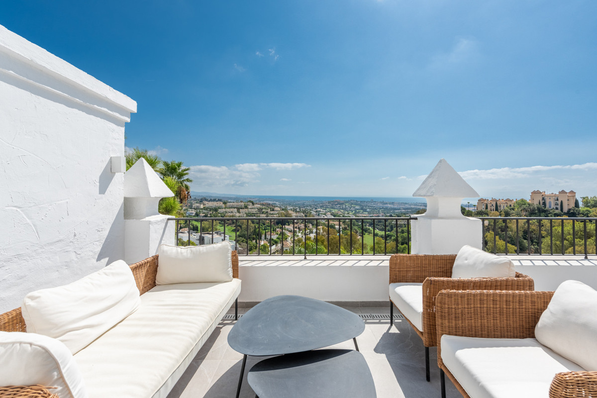 3 Bed Apartment for sale in Benahavís Costa Del Sol, Málaga, Spain