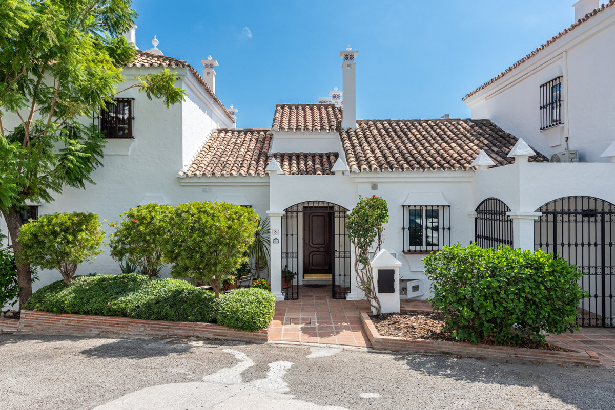 3 Bed Apartment for sale in Benahavís Costa Del Sol, Málaga, Spain