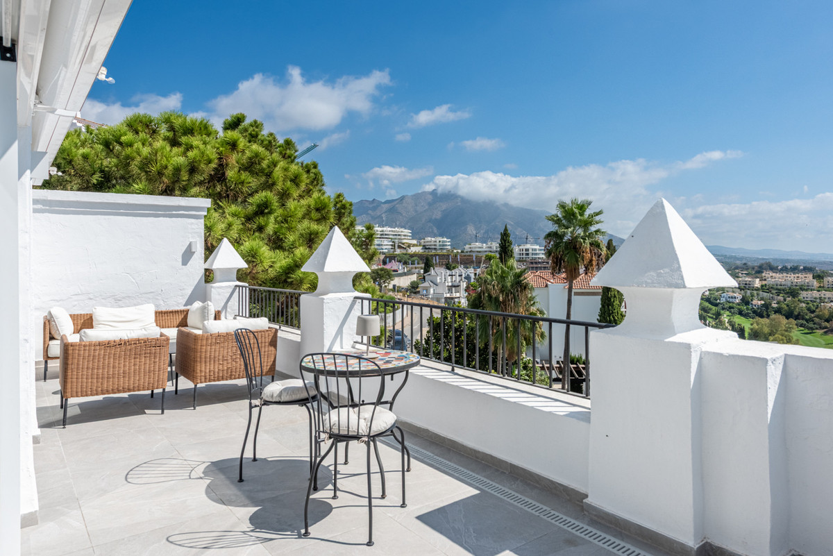 3 Bed Apartment for sale in Benahavís Costa Del Sol, Málaga, Spain