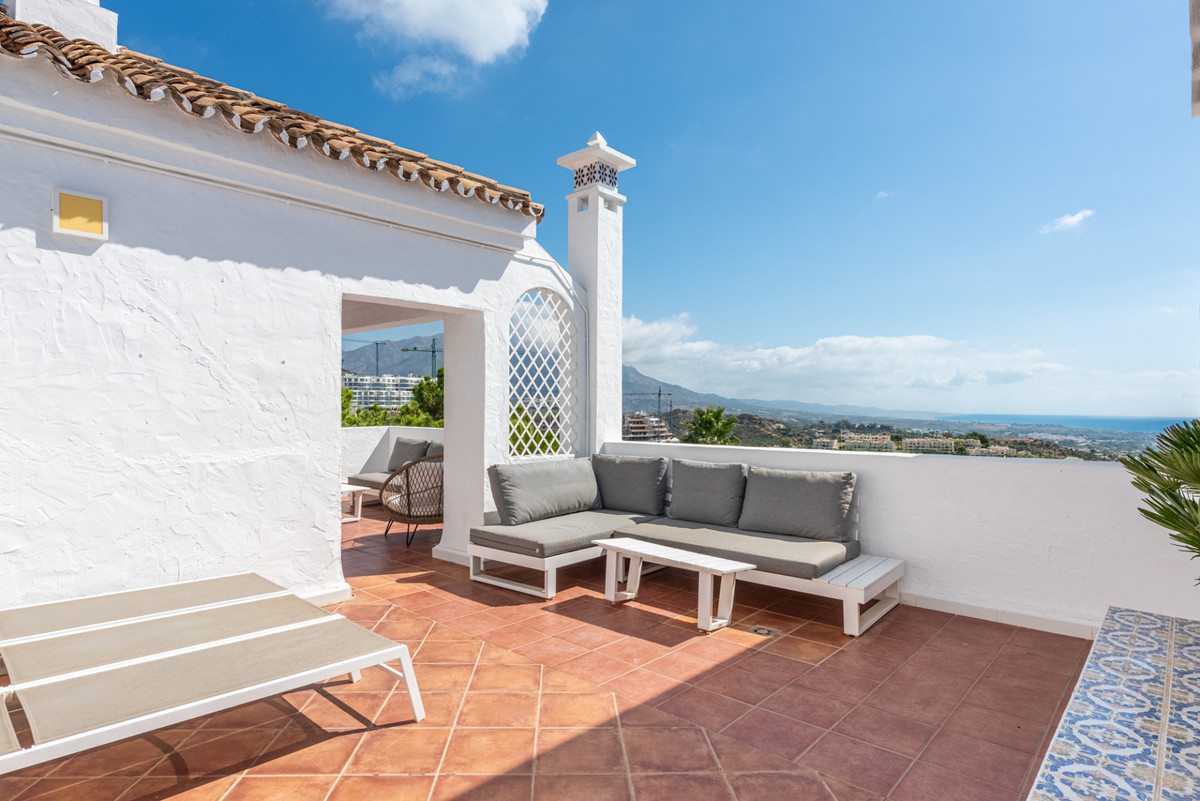 3 Bed Apartment for sale in Benahavís Costa Del Sol, Málaga, Spain