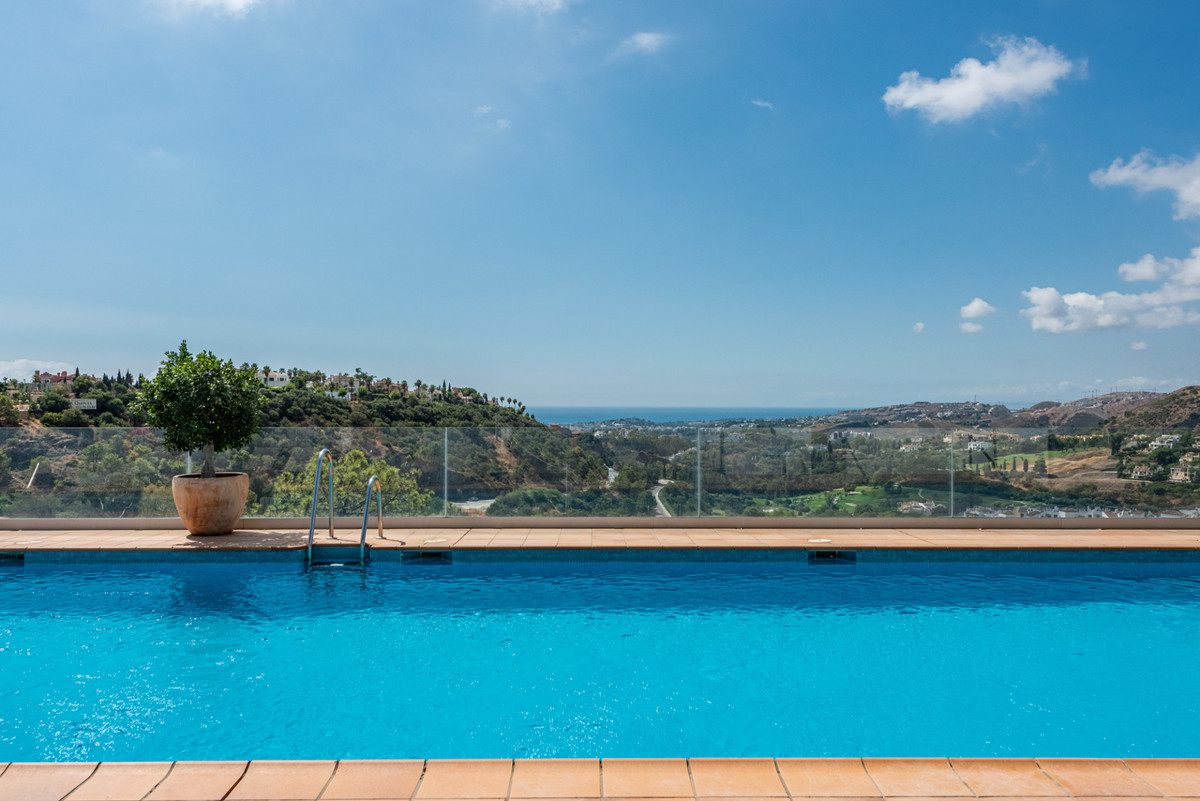 3 Bed Apartment for sale in Benahavís Costa Del Sol, Málaga, Spain