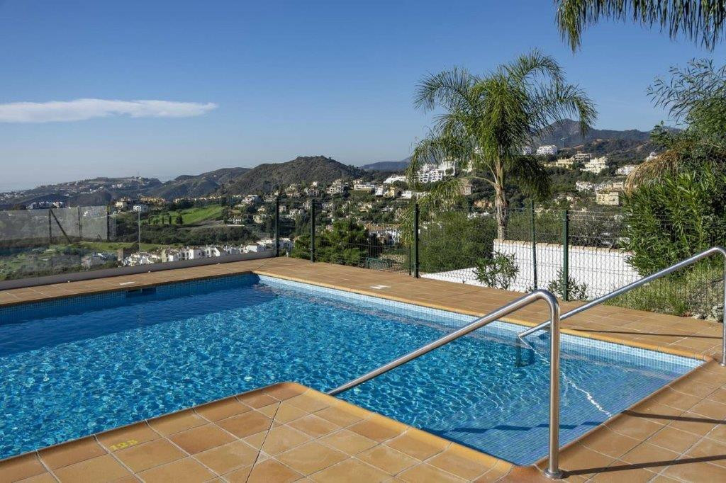 3 Bed Apartment for sale in Benahavís Costa Del Sol, Málaga, Spain