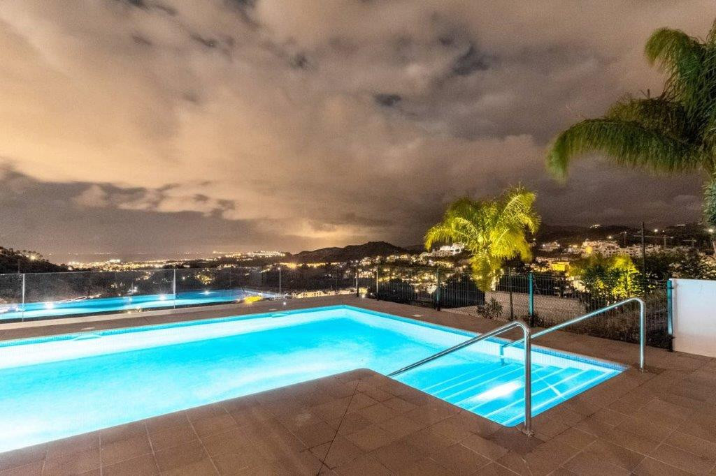 3 Bed Apartment for sale in Benahavís Costa Del Sol, Málaga, Spain
