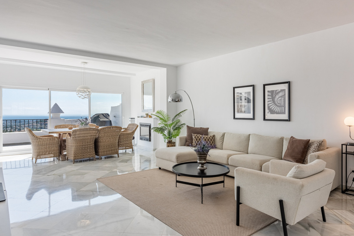 3 Bed Apartment for sale in Benahavís Costa Del Sol, Málaga, Spain