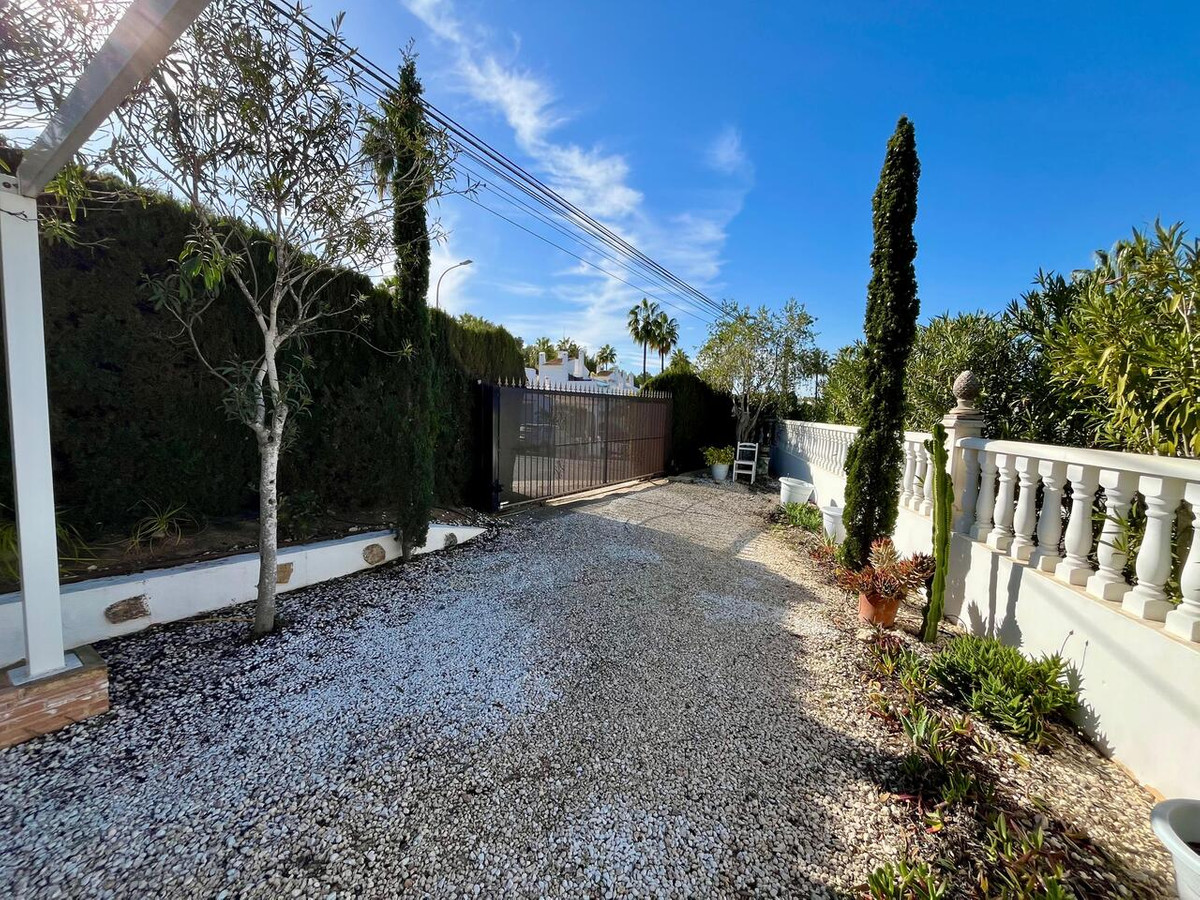 4 Bed Townhouse for sale in Villamartin Costa Blanca, Alicante, Spain