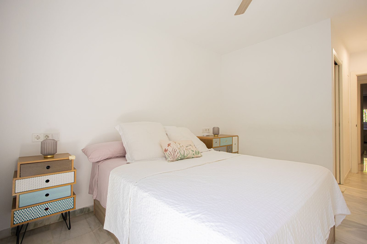 2 Bed Apartment for sale in The Golden Mile Costa Del Sol, Málaga, Spain