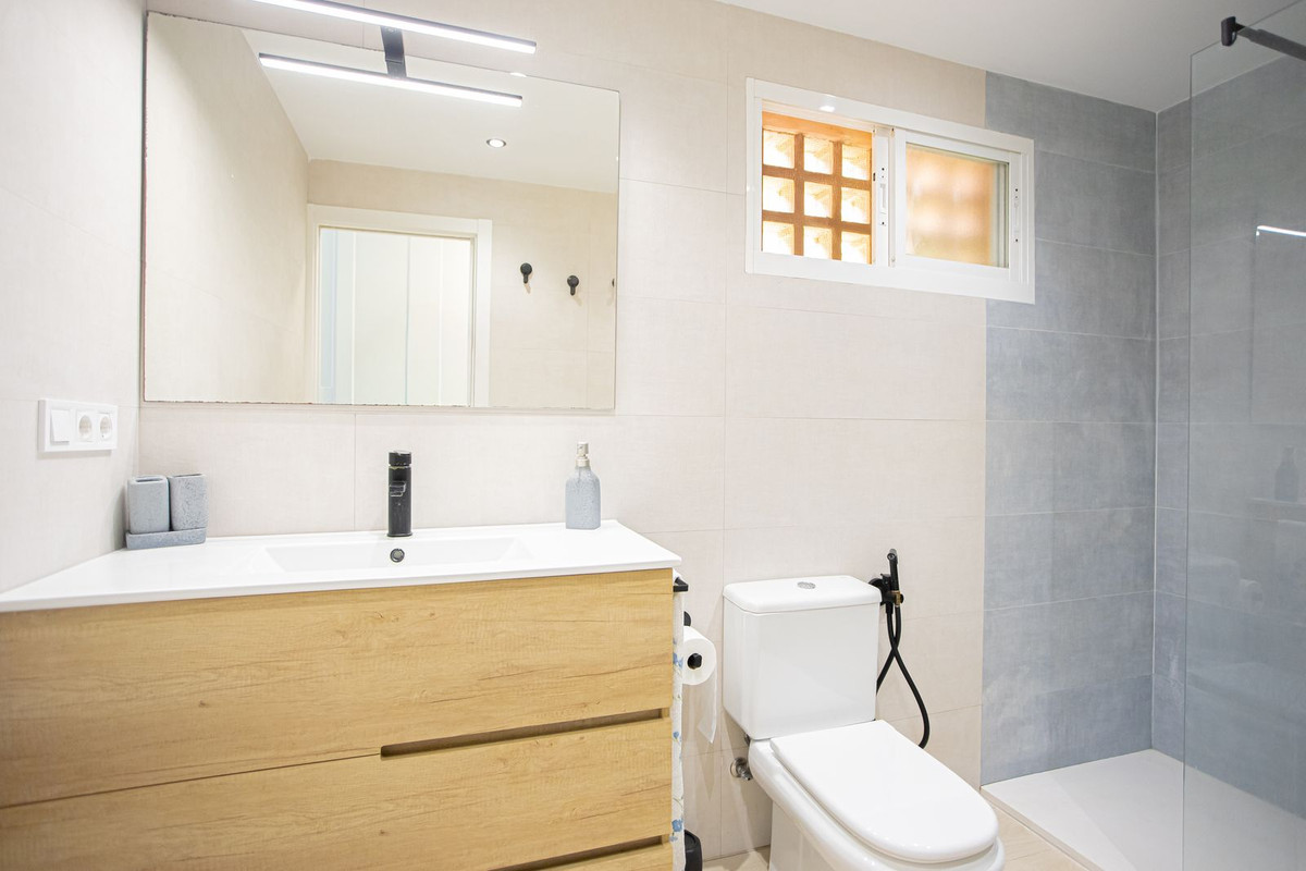 2 Bed Apartment for sale in The Golden Mile Costa Del Sol, Málaga, Spain
