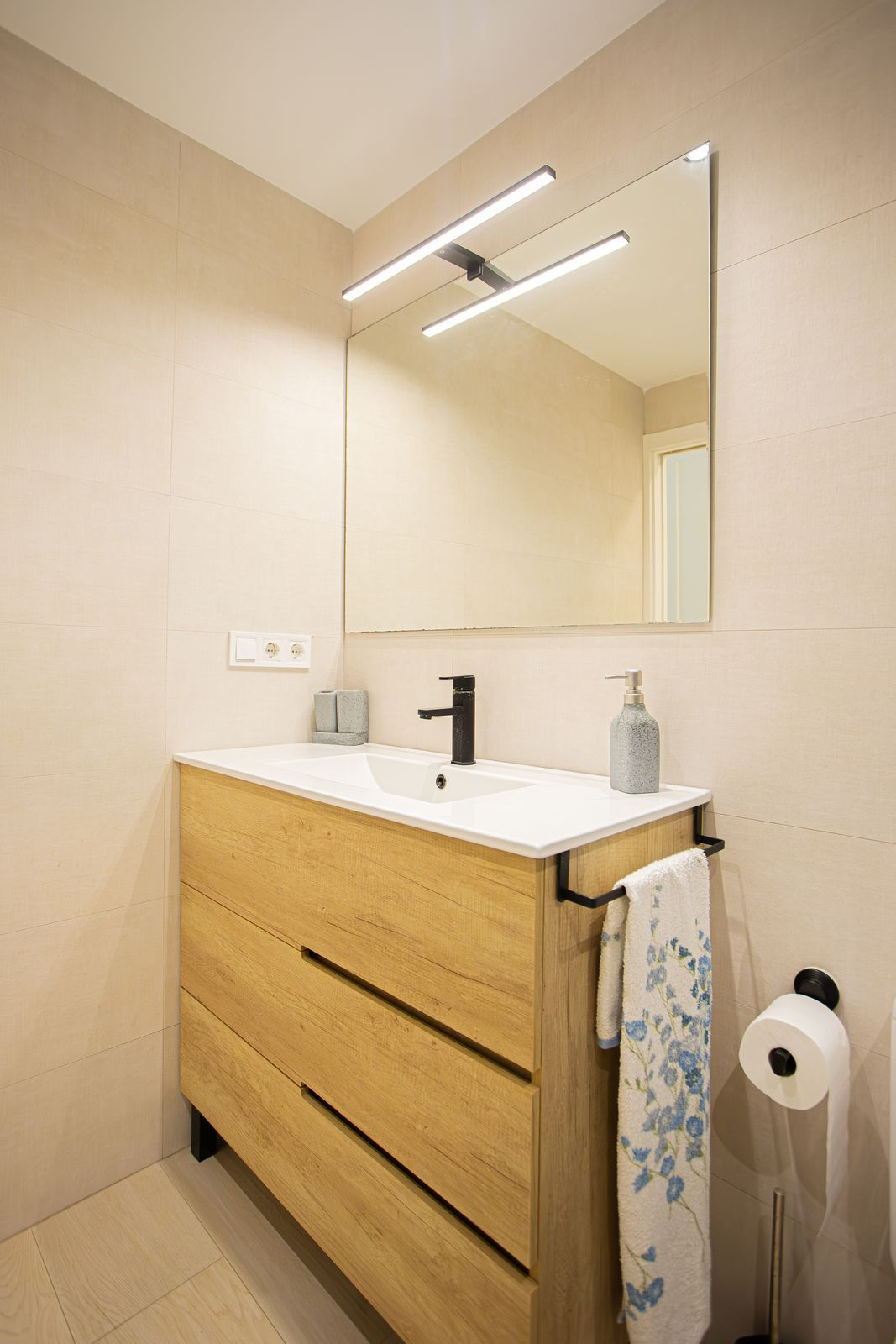 2 Bed Apartment for sale in The Golden Mile Costa Del Sol, Málaga, Spain