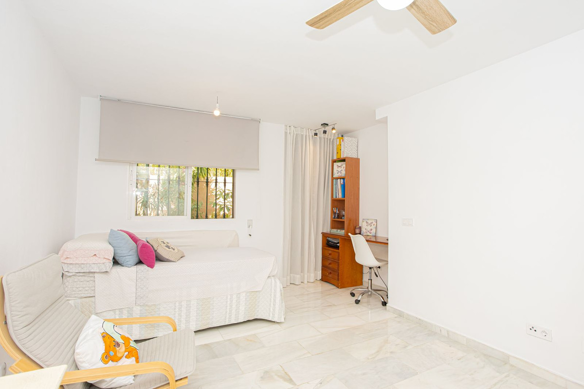 2 Bed Apartment for sale in The Golden Mile Costa Del Sol, Málaga, Spain