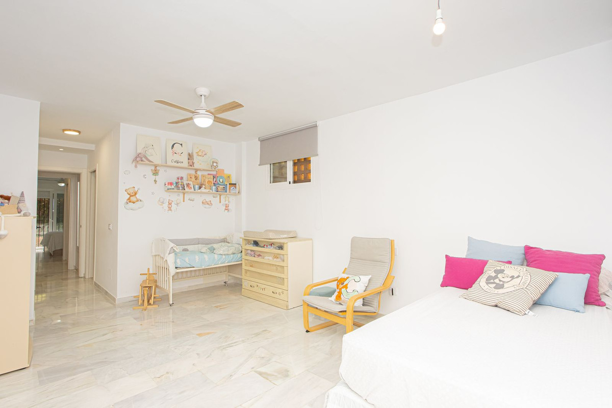 2 Bed Apartment for sale in The Golden Mile Costa Del Sol, Málaga, Spain