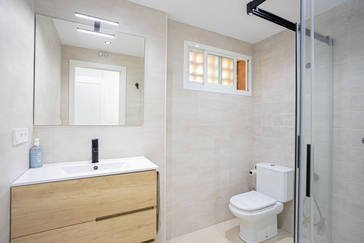 2 Bed Apartment for sale in The Golden Mile Costa Del Sol, Málaga, Spain