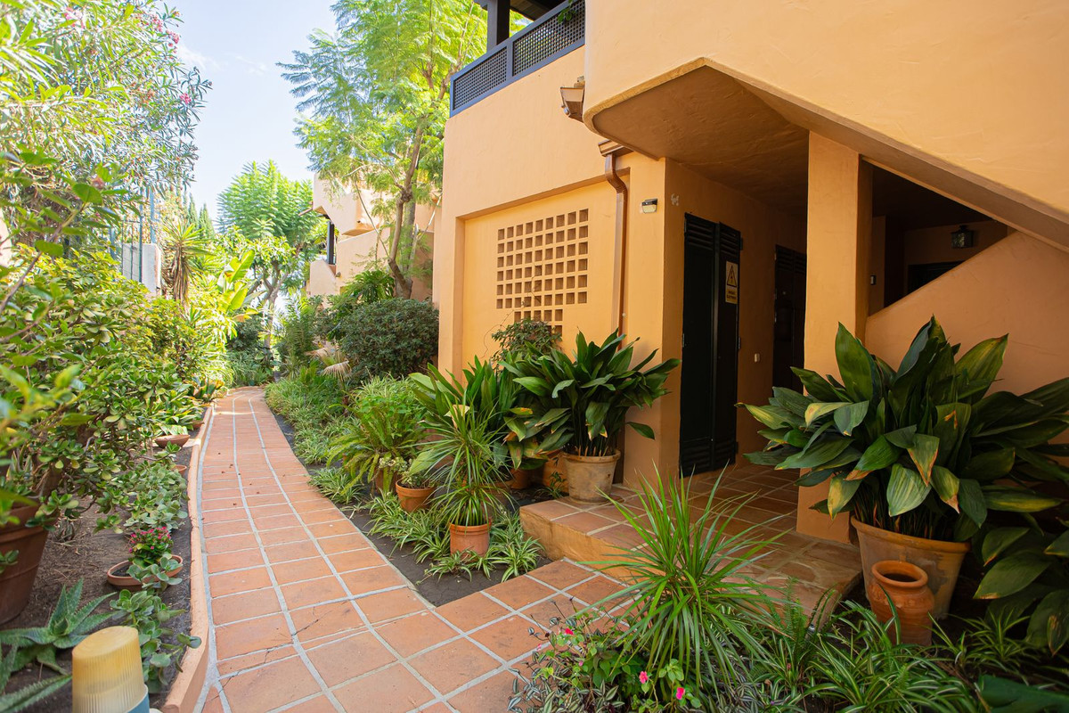 2 Bed Apartment for sale in The Golden Mile Costa Del Sol, Málaga, Spain