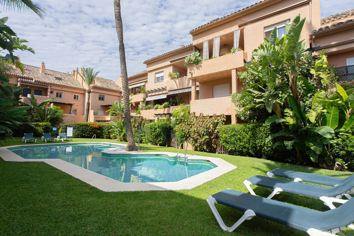 2 Bed Apartment for sale in The Golden Mile Costa Del Sol, Málaga, Spain