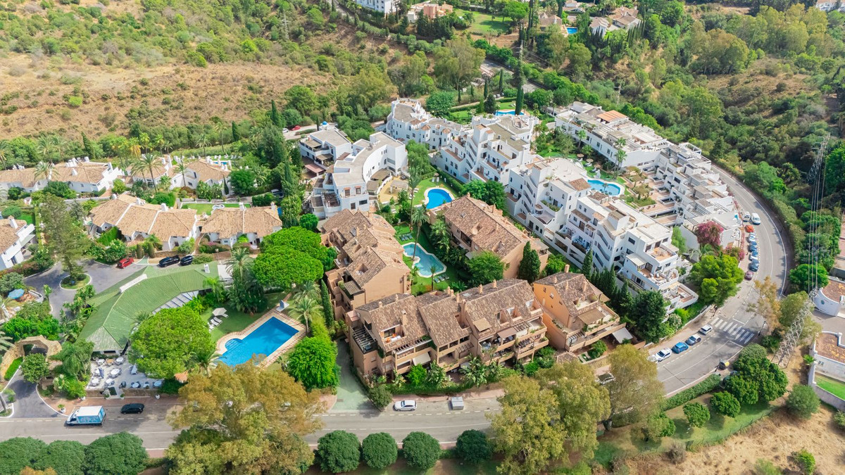 2 Bed Apartment for sale in The Golden Mile Costa Del Sol, Málaga, Spain