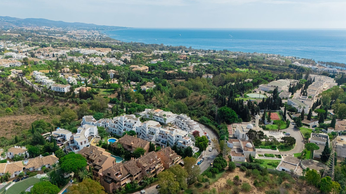 2 Bed Apartment for sale in The Golden Mile Costa Del Sol, Málaga, Spain