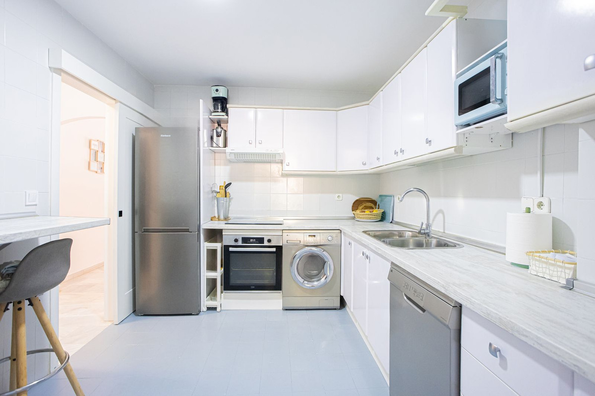 2 Bed Apartment for sale in The Golden Mile Costa Del Sol, Málaga, Spain