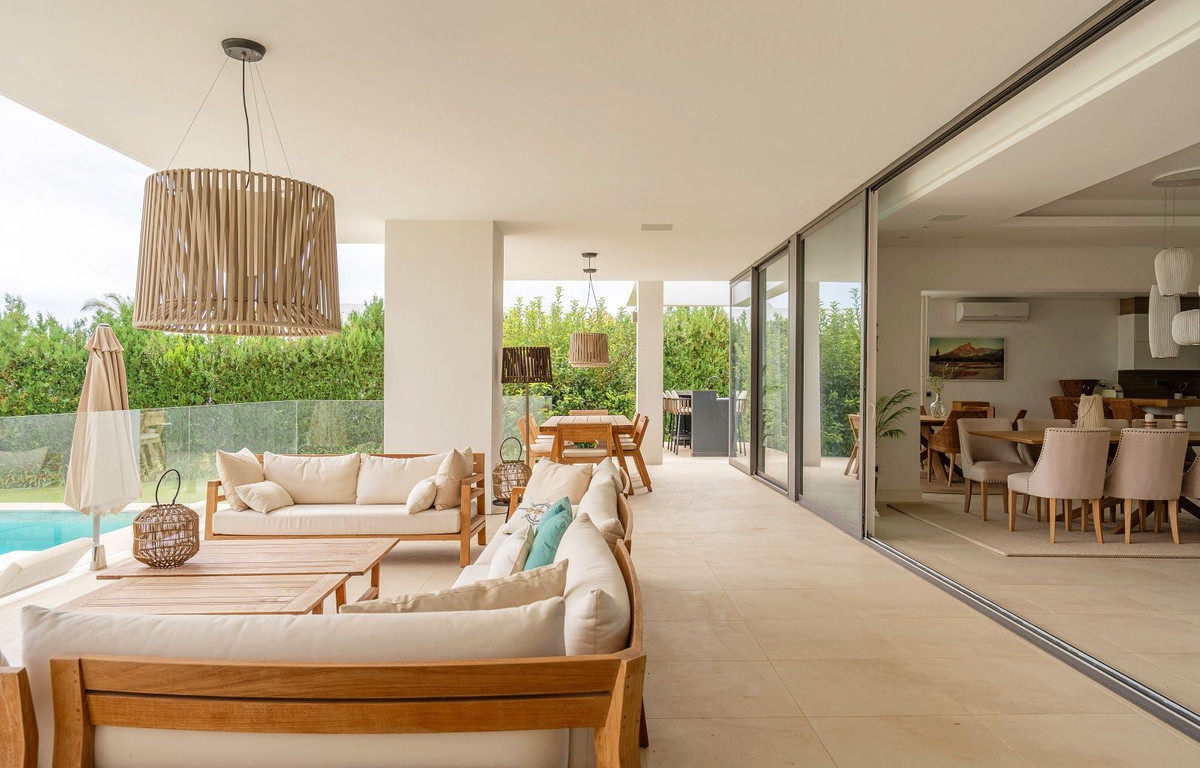 Se vende Villa - Chalet de 4 dormitorios en Costa Del Sol, Málaga, España