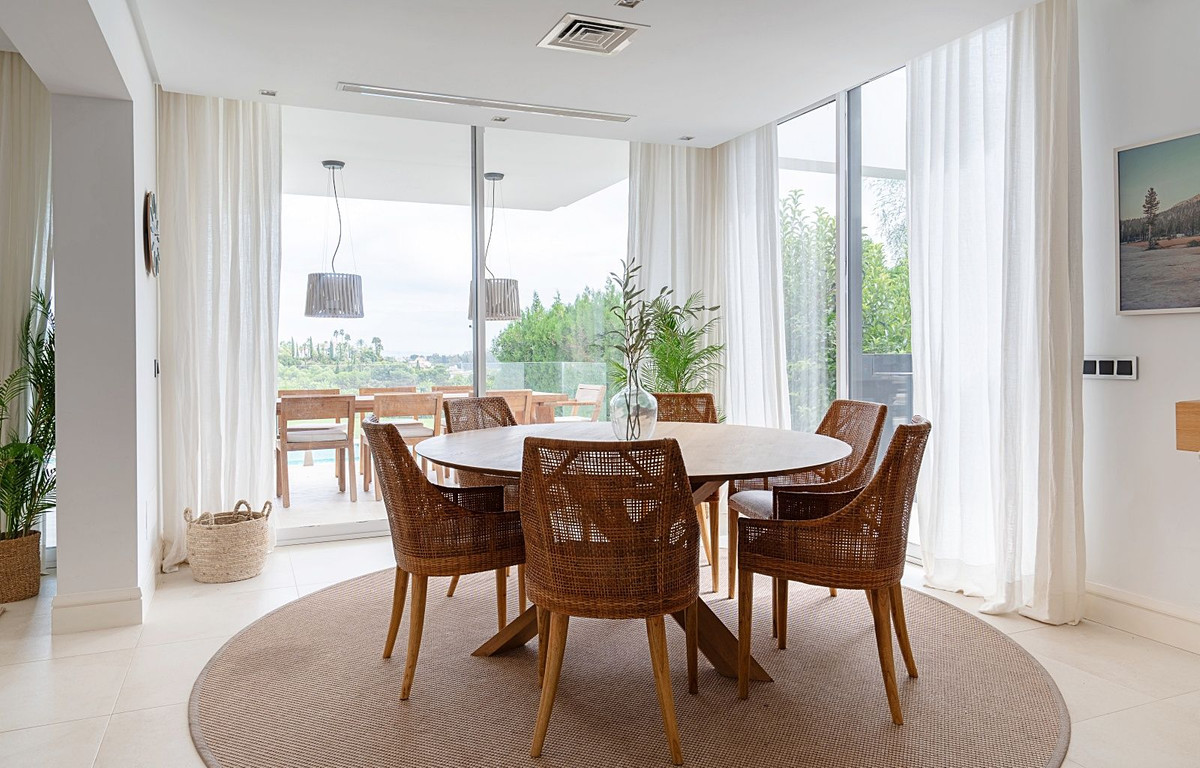 Se vende Villa - Chalet de 4 dormitorios en Costa Del Sol, Málaga, España