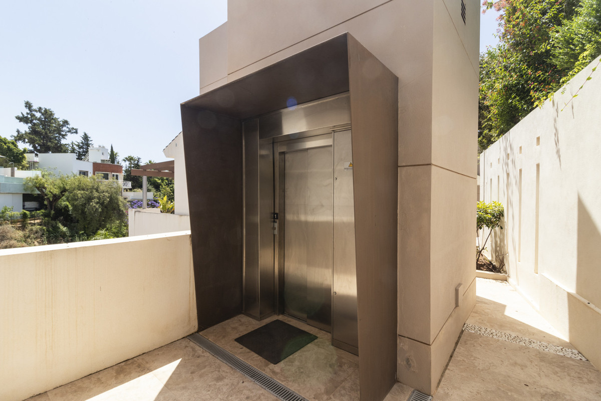 3 Bed Townhouse for sale in Marbella Costa Del Sol, Málaga, Spain