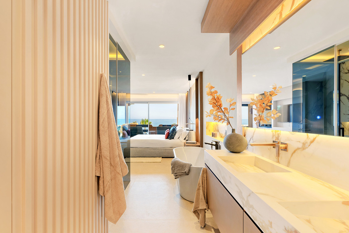 Se vende Apartamento Planta Media de 4 dormitorios en Costa Del Sol, Málaga, España