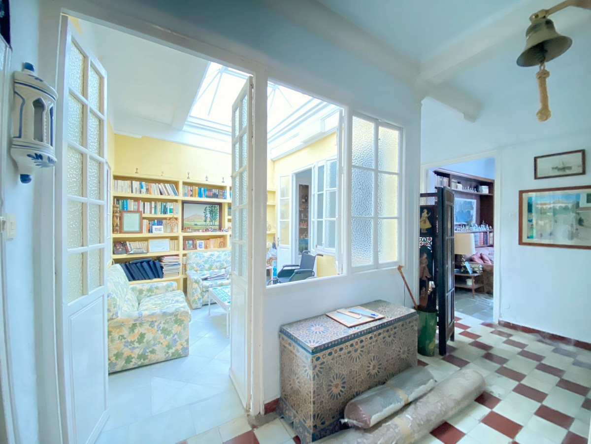 Se vende Edificio residencial de 16 dormitorios en Costa Del Sol, Málaga, España