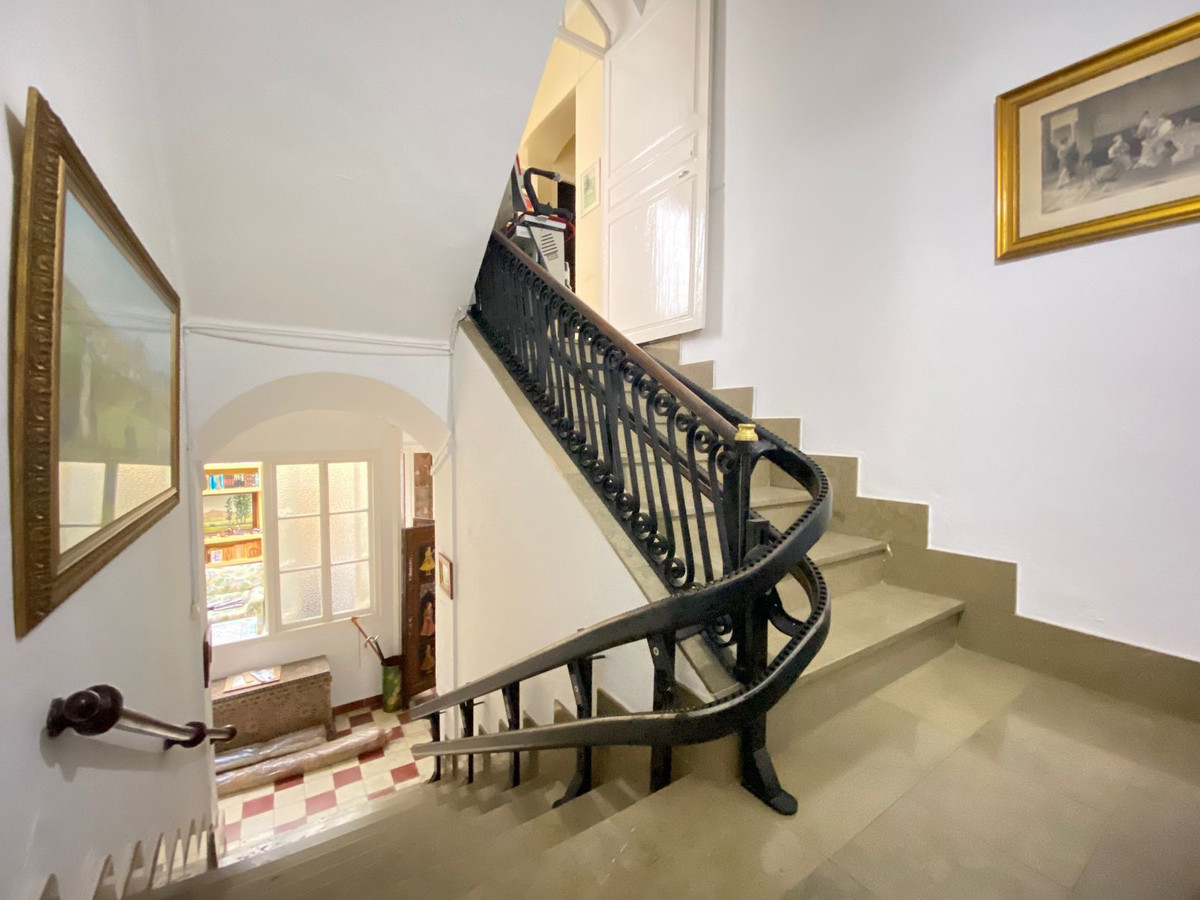 Se vende Edificio residencial de 16 dormitorios en Costa Del Sol, Málaga, España